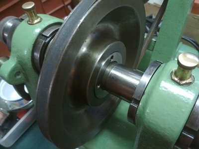 řemenice-matka utažena