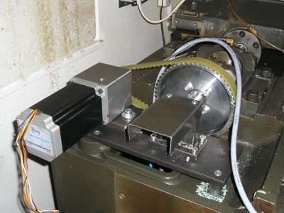 Krokove motory 12 Nm. Nezastaví se před ničím. Vrtak púměr 35 do plného bez problémú jen se začínala chvět celá mašina.