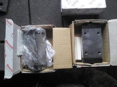 2x vozík rexroth na 35 , nové , za oba 700 Kč