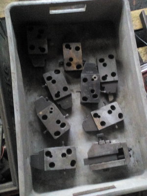 100 kč kus nožové držáky