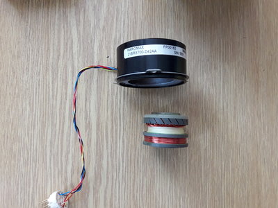 20190407_113210.jpg (375.05 KiB) Zobrazeno 6101 x Jak vzájemně napolohovat rotor, a tyhle 2 cívky? Respektive tuhle sestavu vůči rotoru?