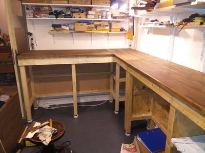 To je stůl pro stroje