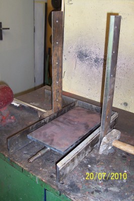 Trochu jsem se pokoušel něco poskládat z toho co jsem našel doma :-)