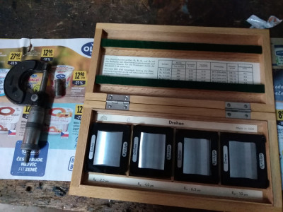 Etalon měrek drsnosti cena 1000,- ,mikrometr 0-25MM 250,-