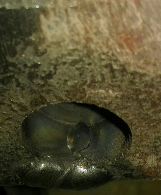 svarovani litiny S28 mikrometricky doraz (prasklina NOK).jpg (61.67 KiB) Zobrazeno 6031 x Hluboka trhlina, nutno odbrousit a prevarit.