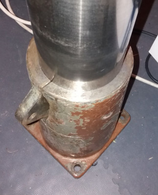 sloup ve stojanu.jpg