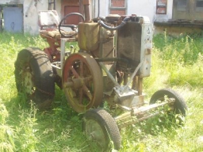 TRAKTORšikmo zepředu_25.JPG