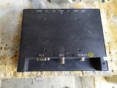 7" monitor v plechovém boxu, vstup BNC, VGA