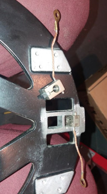 rozebrané uhlíky sběrače