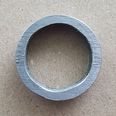 Zhruba v první čtvrtině jsem začal snižovat odlehčení, v polovině to jelo plnou vahou, až spadl pás..