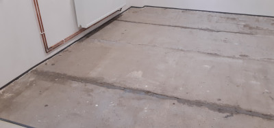 ScreenHunter_05 Oct. 20 22.48.jpg (204.18 KiB) Zobrazeno 4424 x Výsledek stavební firmy. Díry, nerovnosti, drobivý a prášivý povrch. Tragédie...