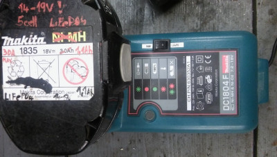 Nabijec upraveny s prepinacem LiFePO4 x NiMH