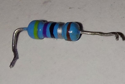 Zahořelý odpor.jpg (48.93 KiB) Zobrazeno 4400 x Zachovalá strana vyhořelého odporu - NAMEŘENO 2k!