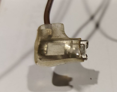 Faston s obalem 01.jpg (67.87 KiB) Zobrazeno 1403 x Úhlový faston 6,3 mm s návlekem