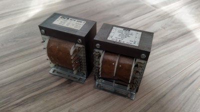 Transformátory na elektronkový zesilovač. Zánovní, kupováno nové, v provozu max 3h potom skříň. Vstupní 890.-/ Výstupní 950.-