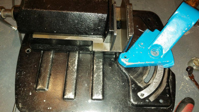 Natočení ramene při přímém posunutí o 12 mm k pásu