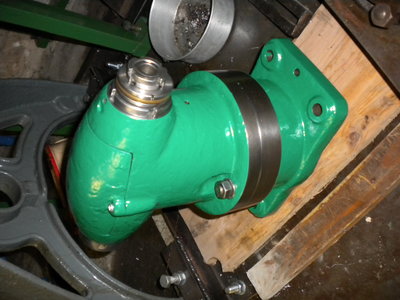 Vertikální hlava frézky Volman.