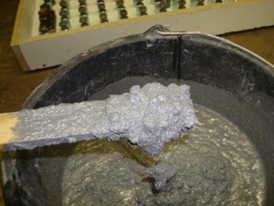 Kovová plniva + pryskyřice