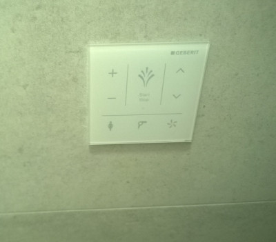 Geberit Bluetooth ovladac na zdi (2).jpg
