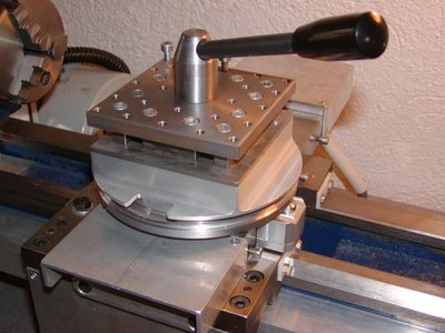 Ještě chybí dorazové kameny pro přesně opakovatelnou ruční výměnu nožů.