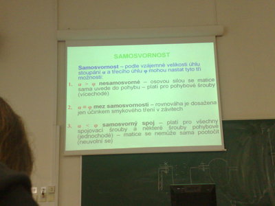 Jedna fotka z hloubi internetu, asi jde o přednášku na nějaké strojírenské fakultě.