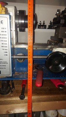 Detail umístění soustruhu