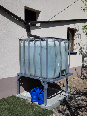 0001.jpg (1.11 MiB) Zobrazeno 5000 x Rám L 50x50x5<br />Rošt L 40x40x4 + 1mm nerez plech<br />Nohy ▢ 50x50x3