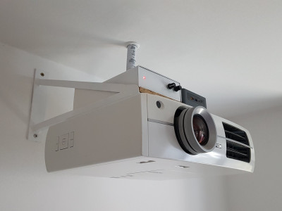 20220702_163801.jpg (138.21 KiB) Zobrazeno 3384 x Nasprayovat husí krk asi nebyl dobrý nápad. Deska ještě přijde ohranit. Původně to byl jen prototyp, ale asi tam zůstane.