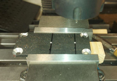 Navrtání.jpg (80.54 KiB) Zobrazeno 3901 x Středící vrták pro místo vrtání