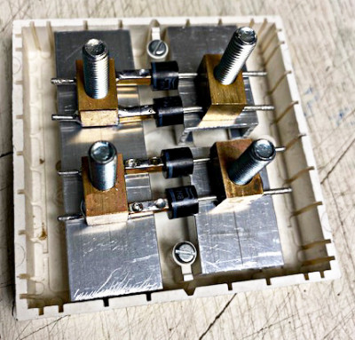 zlehka sešroubované