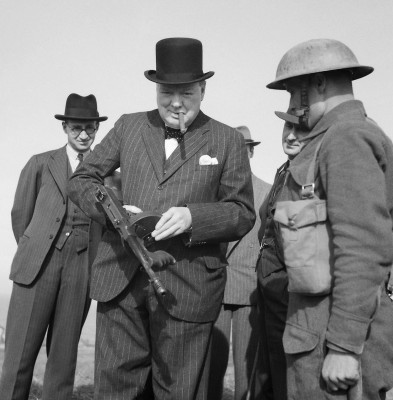 winston-churchill-tommy-gun-1940.jpg