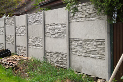 betonový plot.jpg