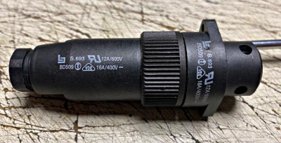 konektor.jpg (50.54 KiB) Zobrazeno 637 x tatík kabel, mamina panelová