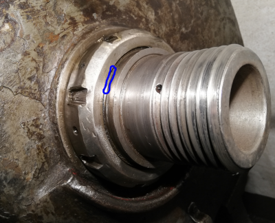 W-predná vonkajšia matica - výtupok vretena.PNG