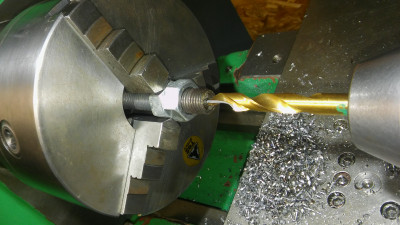 zlomeny vrtak vrtani M16 zavitovky 12.9 (7).jpg