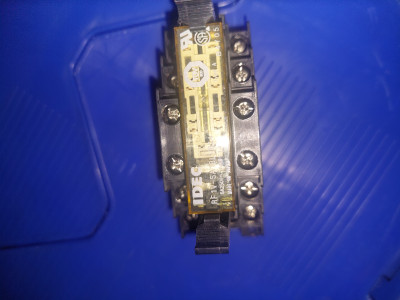 Relé s nuceně vedenými kontakty RF1V-5A1BL-D2, nové, cena 200 Kč