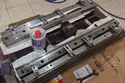 Hartford VMC 850 - lepení turcitu (osa X)