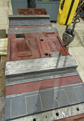 Hartford VMC 850 - Výroba mazacích drážek