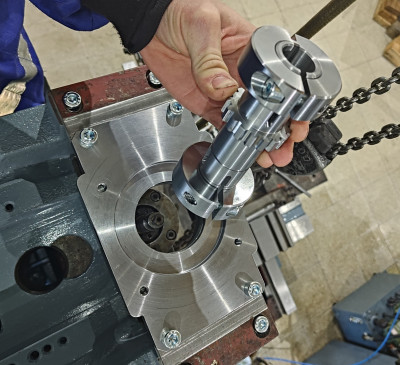 Hartford VMC 850 - Výroba spojky serva pro osu Z