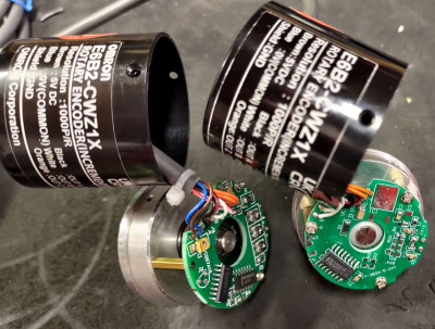 enkodery Omron E6B2 porovnani vystupu incremental encoder optical magnetic (8).jpg