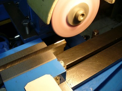 P1050526.JPG (99.23 KiB) Zobrazeno 2578 x broušení lamače na hss noži plochým kotoučem pr. 100/síla 4mm/A99/ rádius