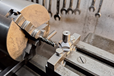 C45 mám jen v kulatině, takže šestihran jsem si musel vykouzlit sám.