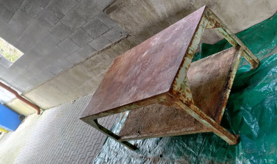 stul masivni ocelovy.jpg