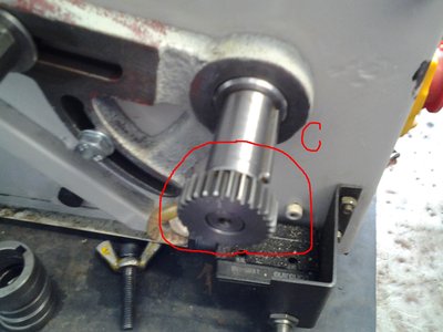 Fotografie0433a.JPG (246.27 KiB) Zobrazeno 11335 x Na hřídel C je přiloženo kolo 28Z na ukázku, že tam fakt nejde :-)))