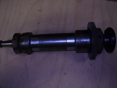 To ozubené kolečko je odstupnované na 360 . Z jedné strany dutina s kuželem a díra skrz. vřeteno