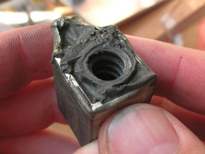 20120812_1431_DSCN1007C.JPG (279.91 KiB) Zobrazeno 10644 x Pár závitů by se našlo, ale materiál spíš připomíná hodně tvrdou gumu, jezdí to dost ztuha a asi se to i vydírá