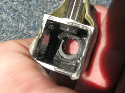 20120812_1434_DSCN1011C.JPG (290.67 KiB) Zobrazeno 11370 x Většina formy zeje prázdnotou, tenká vrstvička Super Fluidu na stěnách je stále hodně měkká, dokonce furt špiní..