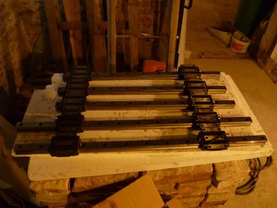 x=1000mm, yz=820mm   typ THK HSR 35