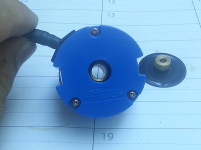 průchozí dírka (?3/8")