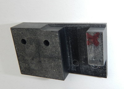 ze stolní desky, hrubší materiál